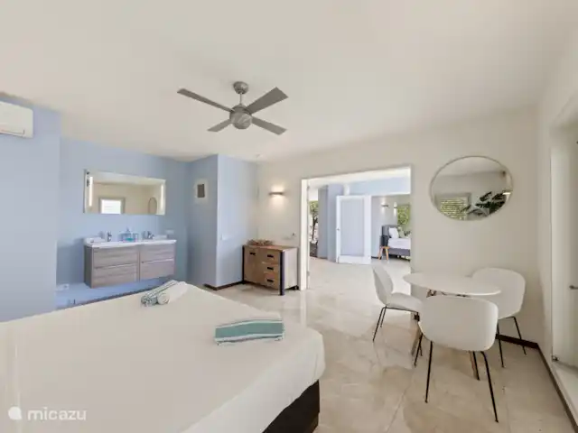 Villa Blue Oasis huren in Curaçao, Banda Abou (west), Coral Estate, Rif St.Marie - villa Slaapkamer 2 gelegen op de begane grond, direct toegang tot zwembad.