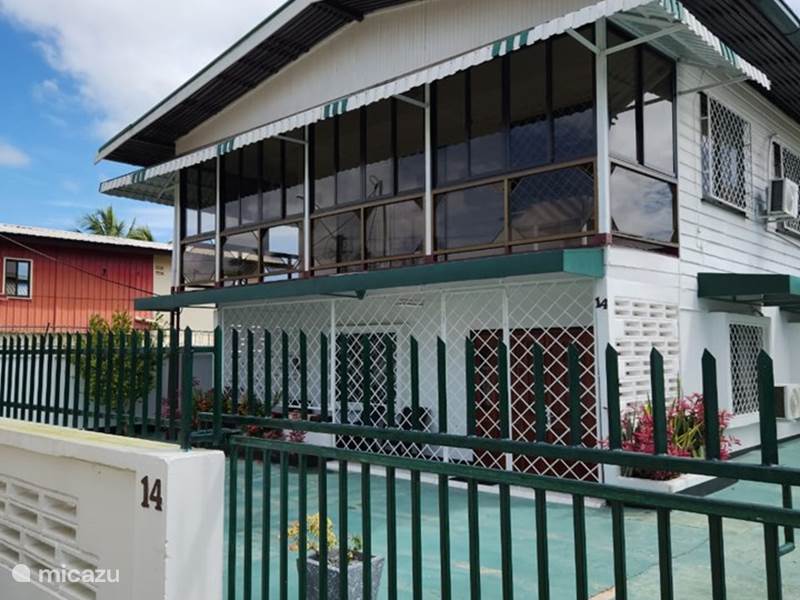 Vakantiehuis Suriname, Paramaribo, Paramaribo Vakantiehuis Huize Mendes Bovenwoning