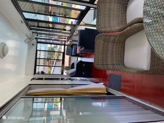 rotin 4 places extensible avec 2 chaises