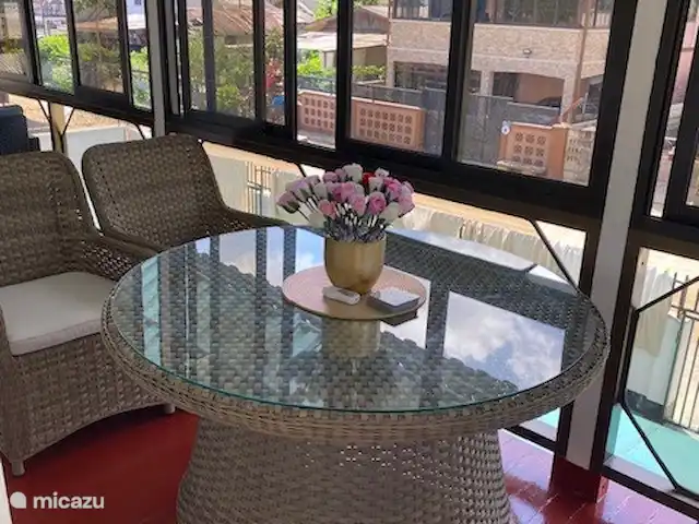 Location de Vacances Suriname, Paramaribo, Paramaribo, maison de vacances - Maison Mendes Appartement à l’étage. Ensemble en rotin en 2023