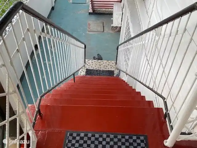Location de Vacances Suriname, Paramaribo, Paramaribo, maison de vacances - Maison Mendes Appartement à l’étage. escaliers