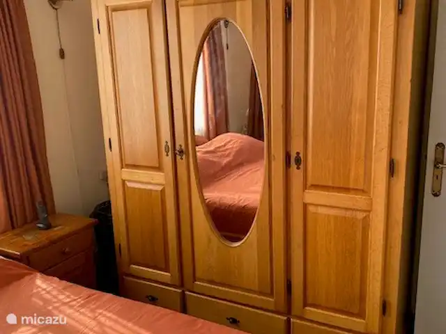 Location de Vacances Suriname, Paramaribo, Paramaribo, maison de vacances - Maison Mendes Appartement à l’étage. Penderie1