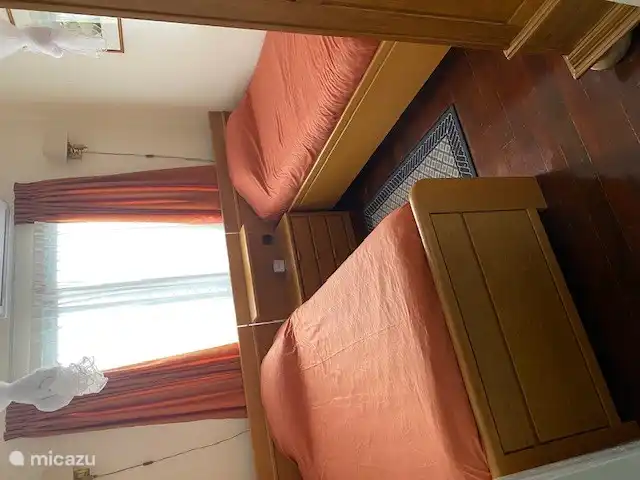 chambre 2 avec 2 lits simples