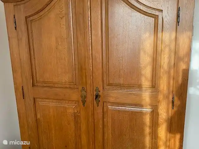 Location de Vacances Suriname, Paramaribo, Paramaribo, maison de vacances - Maison Mendes Appartement à l’étage. garde-robe 2