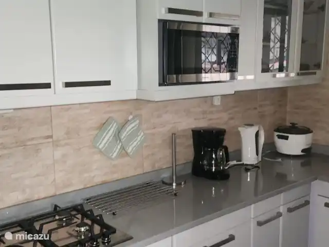 Location de Vacances Suriname, Paramaribo, Paramaribo, maison de vacances - Maison Mendes Appartement à l’étage. Cuisine en 2024
