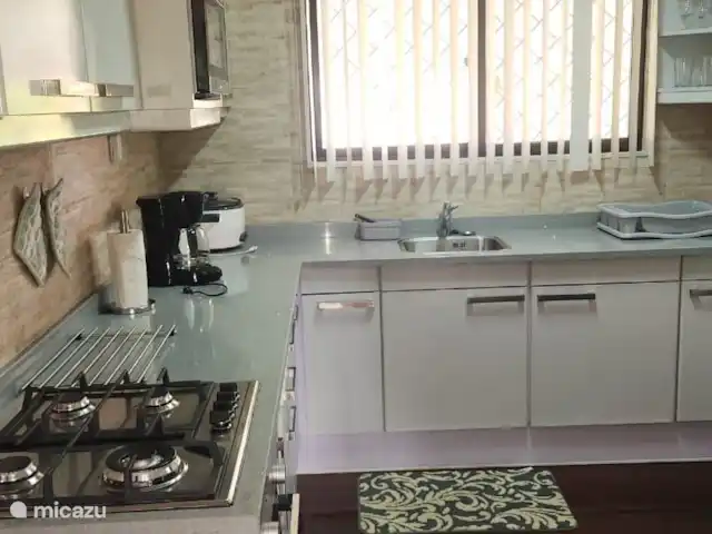Location de Vacances Suriname, Paramaribo, Paramaribo, maison de vacances - Maison Mendes Appartement à l’étage. Cuisine en 2024