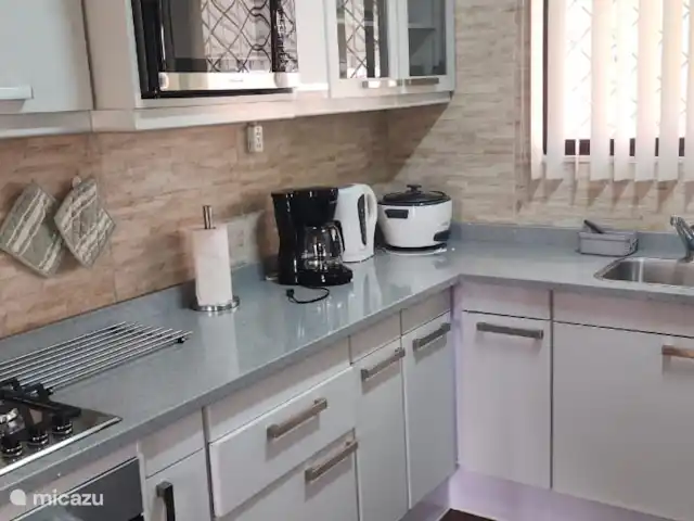 Location de Vacances Suriname, Paramaribo, Paramaribo, maison de vacances - Maison Mendes Appartement à l’étage. Cuisine en 2024