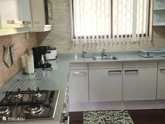 Location de Vacances Suriname, Paramaribo, Paramaribo, maison de vacances - Maison Mendes Appartement à l’étage. Cuisine en 2024