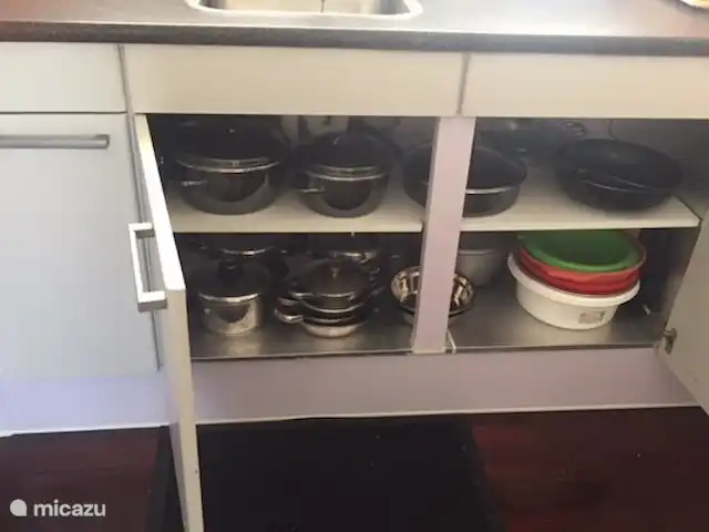 Location de Vacances Suriname, Paramaribo, Paramaribo, maison de vacances - Maison Mendes Appartement à l’étage. ustensiles de cuisine