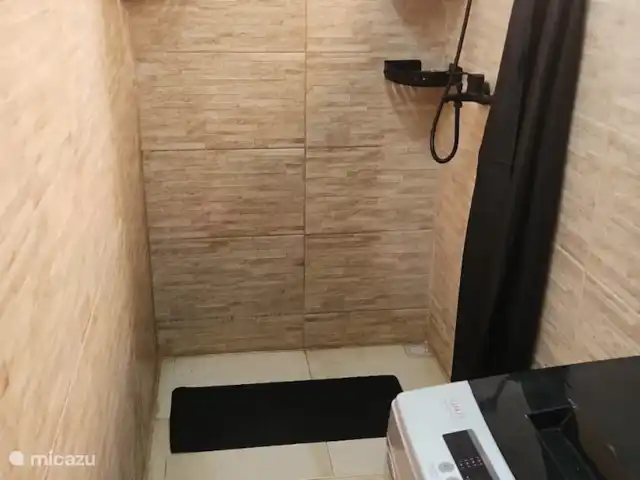 Location de Vacances Suriname, Paramaribo, Paramaribo, maison de vacances - Maison Mendes Appartement à l’étage. Douche 2025