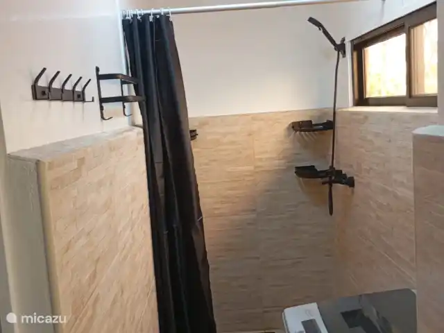 Location de Vacances Suriname, Paramaribo, Paramaribo, maison de vacances - Maison Mendes Appartement à l’étage. Salle de bain/WC 2025
