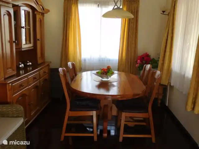 Location de Vacances Suriname, Paramaribo, Paramaribo, maison de vacances - Maison Mendes Appartement à l’étage. Salle à manger