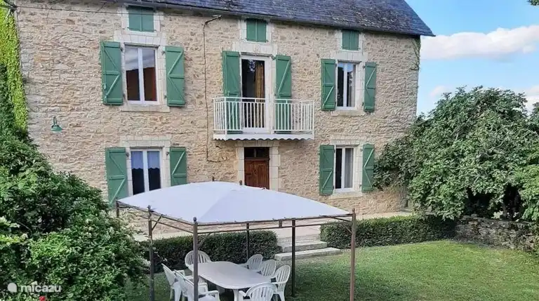 Essen im Garten, im Schatten