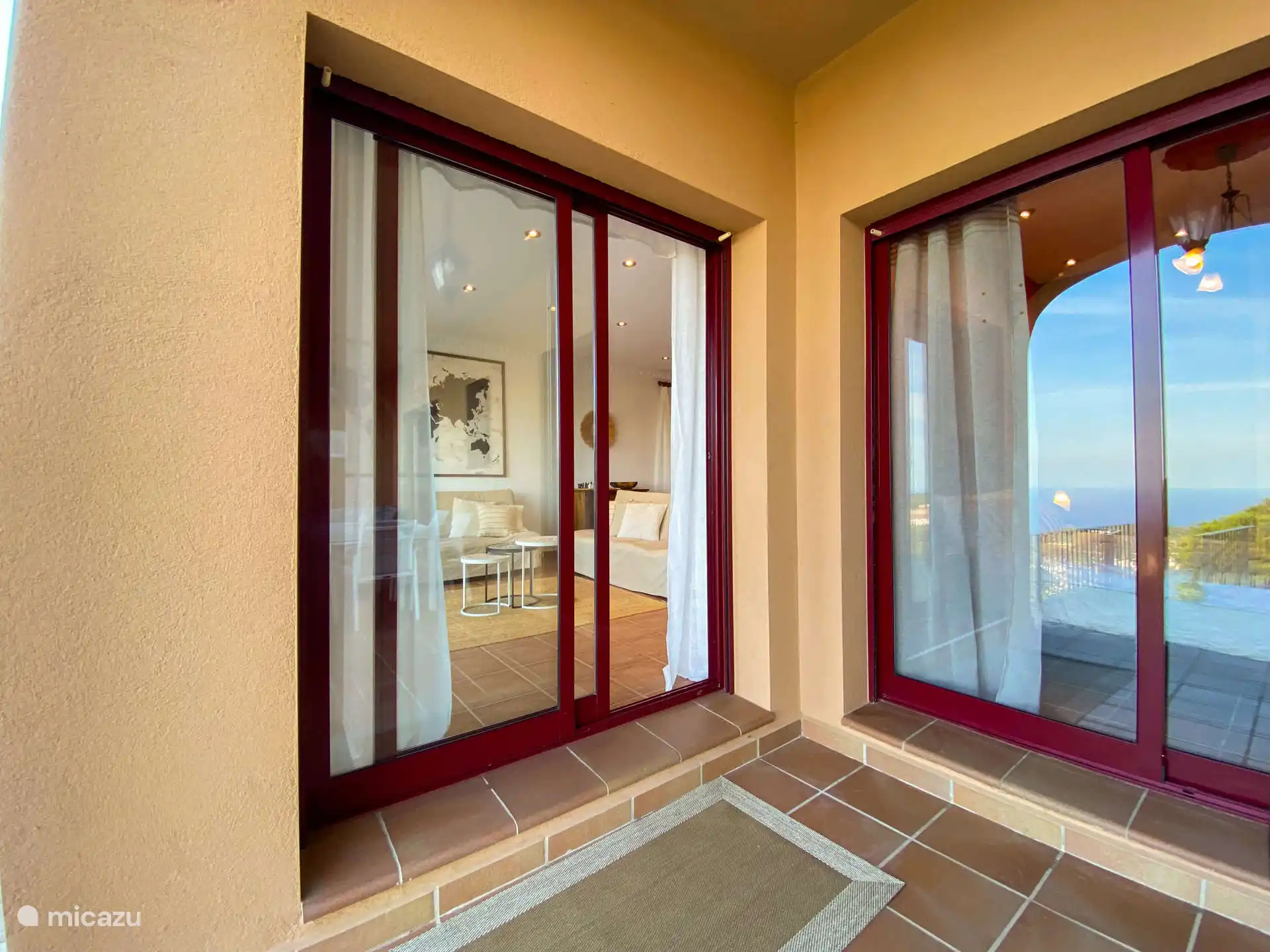 Accès du salon à la terrasse