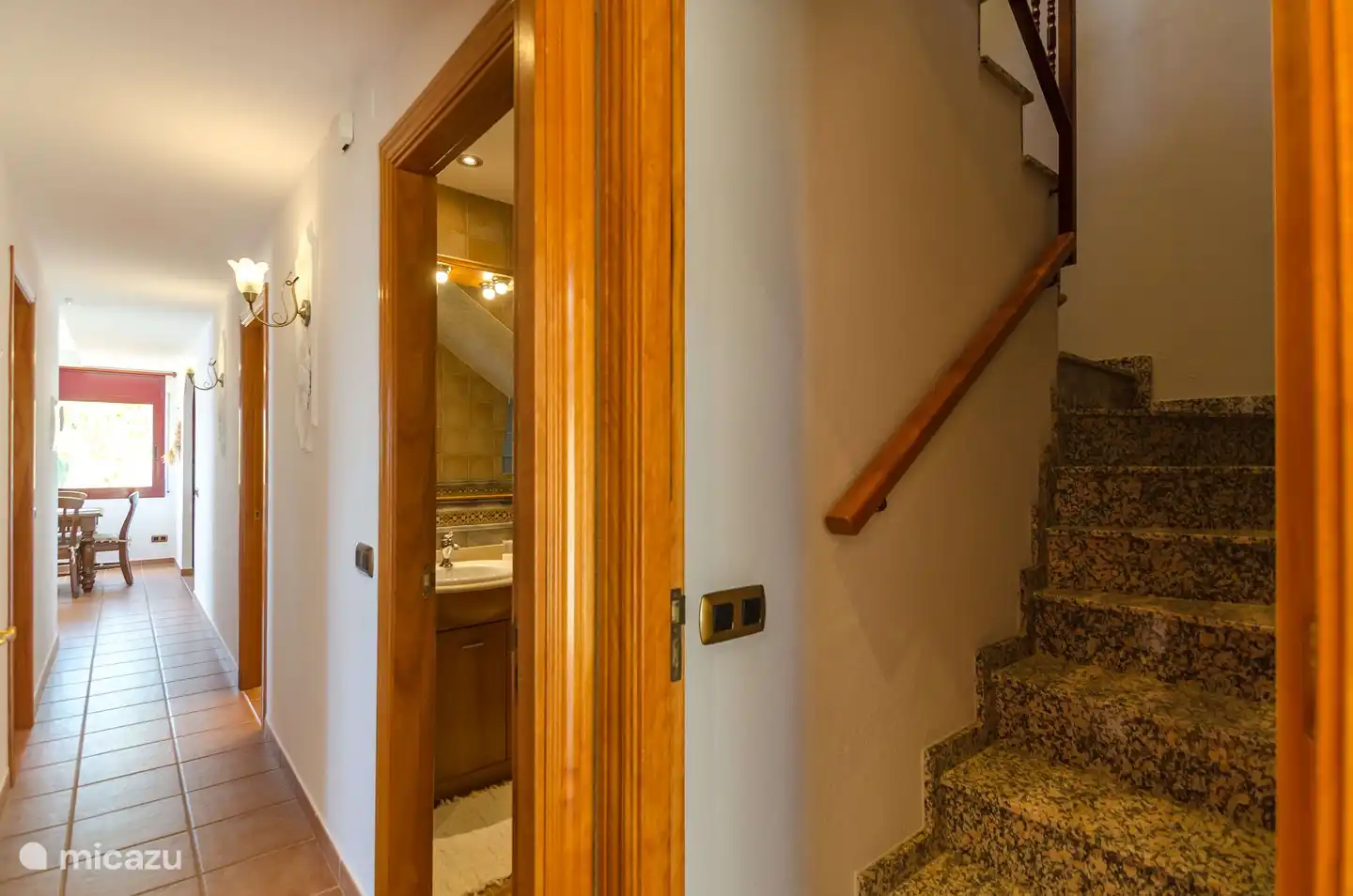 En face de la chambre 3.0, à l'entrée, se trouve l'escalier menant au sommet