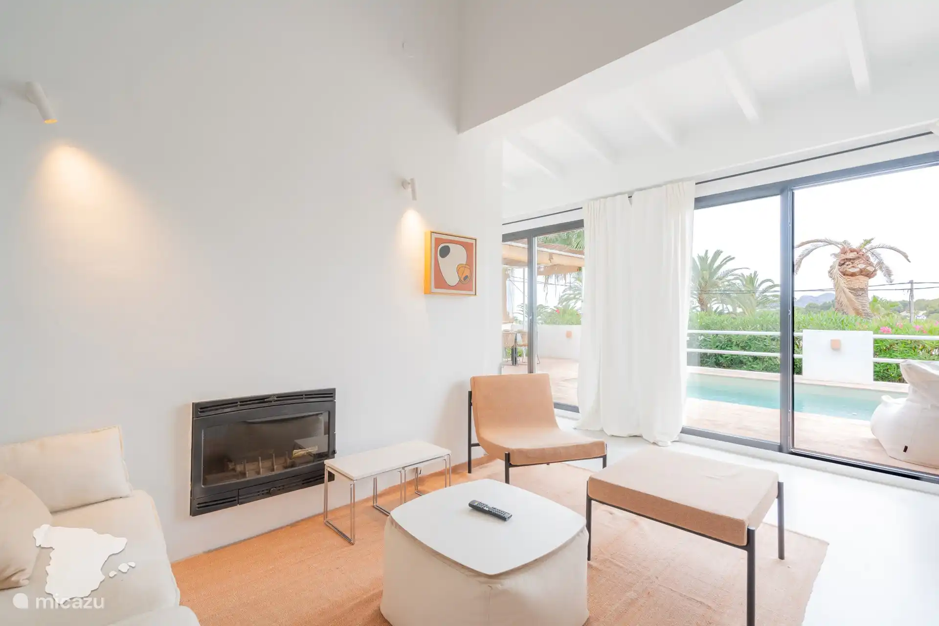 Wohnzimmer mit Zugang zur Terrasse