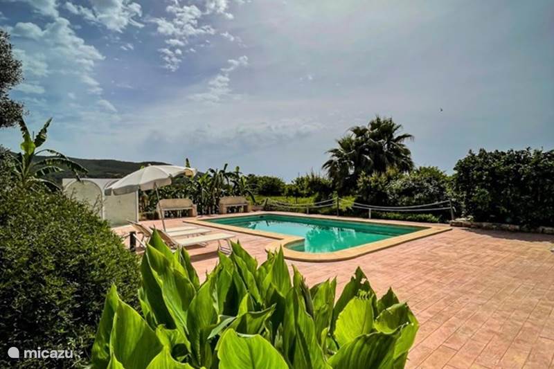 Vakantiehuis Spanje, Ibiza, Santa Eulalia Finca Casa de Campo, met zwembad