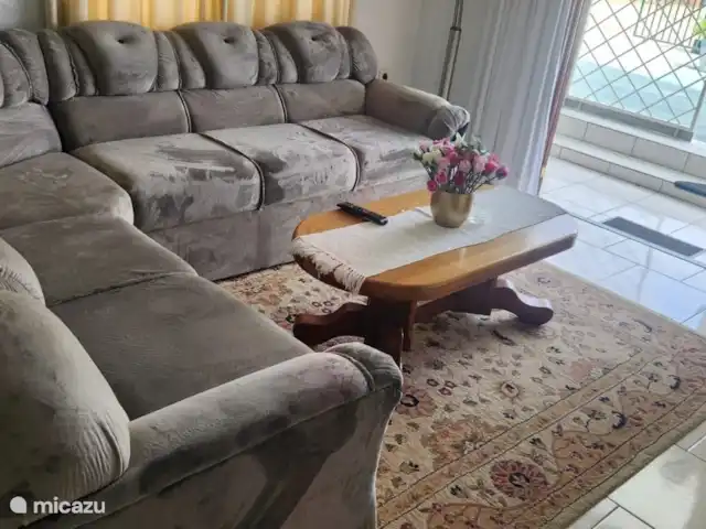 Location de Vacances Suriname, Paramaribo, Paramaribo, maison de vacances - Mendes House Appartement au rez-de-chaussée Nouveau canapé d’angle juillet 2024