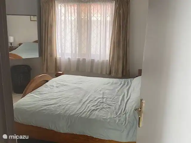 Location de Vacances Suriname, Paramaribo, Paramaribo, maison de vacances - Mendes House Appartement au rez-de-chaussée Lit double dans une grande chambre