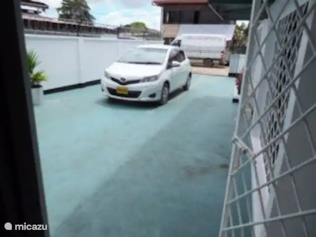 Location de Vacances Suriname, Paramaribo, Paramaribo, maison de vacances - Mendes House Appartement au rez-de-chaussée Stationnement dans la cour