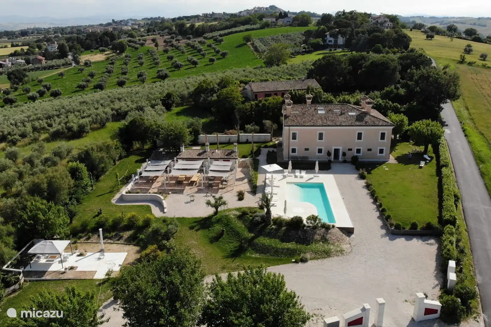 Rent Villa Montefiore app. Suites in Monsano at Micazu