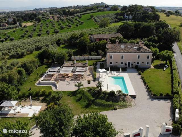 Vakantiehuis Italië, Marche, Monsano - appartement Villa Montefiore - app. Suites