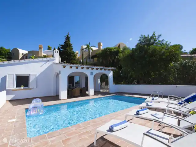 Villa Alexandra | Espagne, Costa Blanca, Benissa - villa Villa moderne avec beau jardin méditerranéen avec un beau palmier, un olivier et des citronniers.