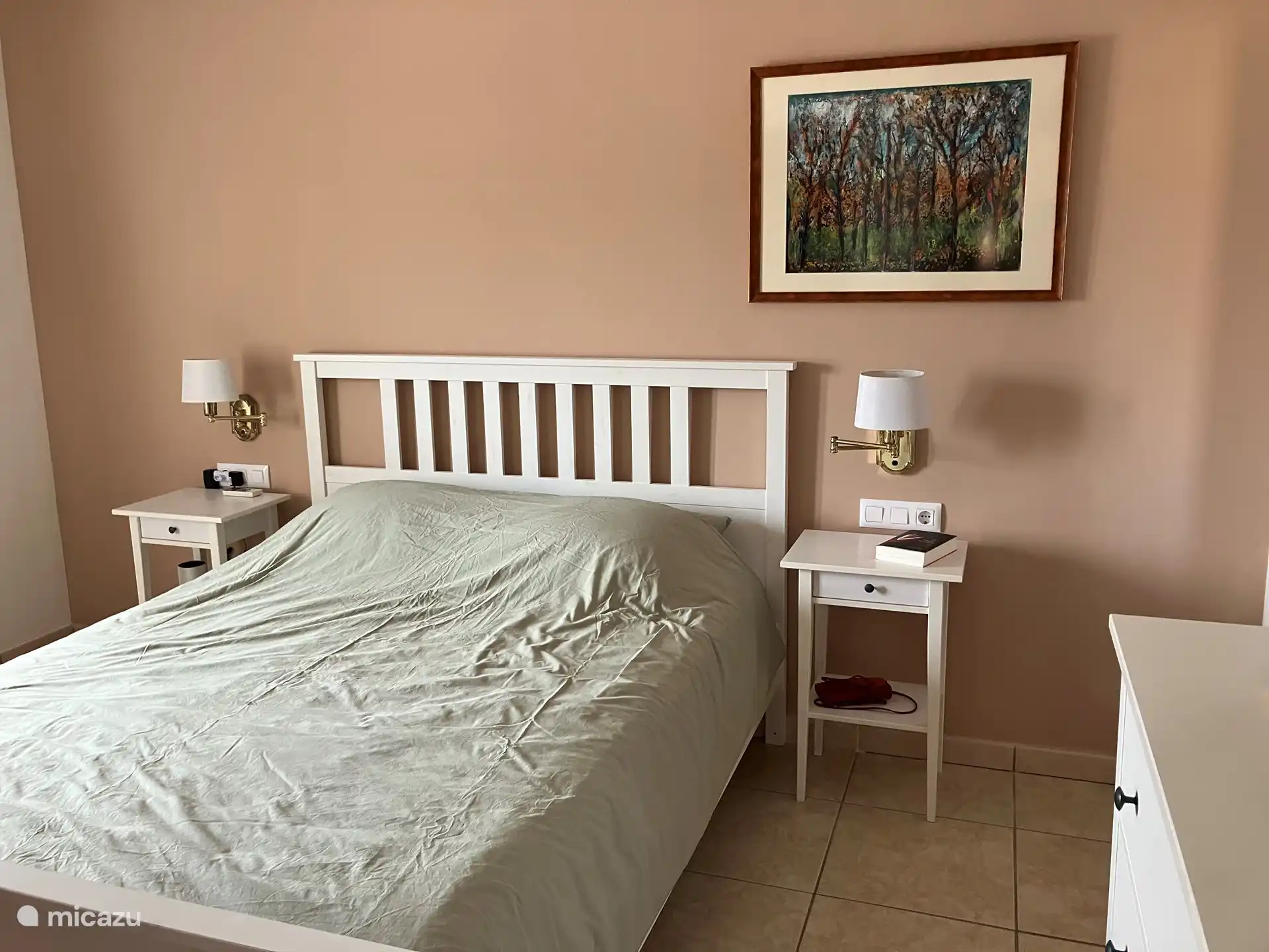 Schlafzimmer mit Doppelbett