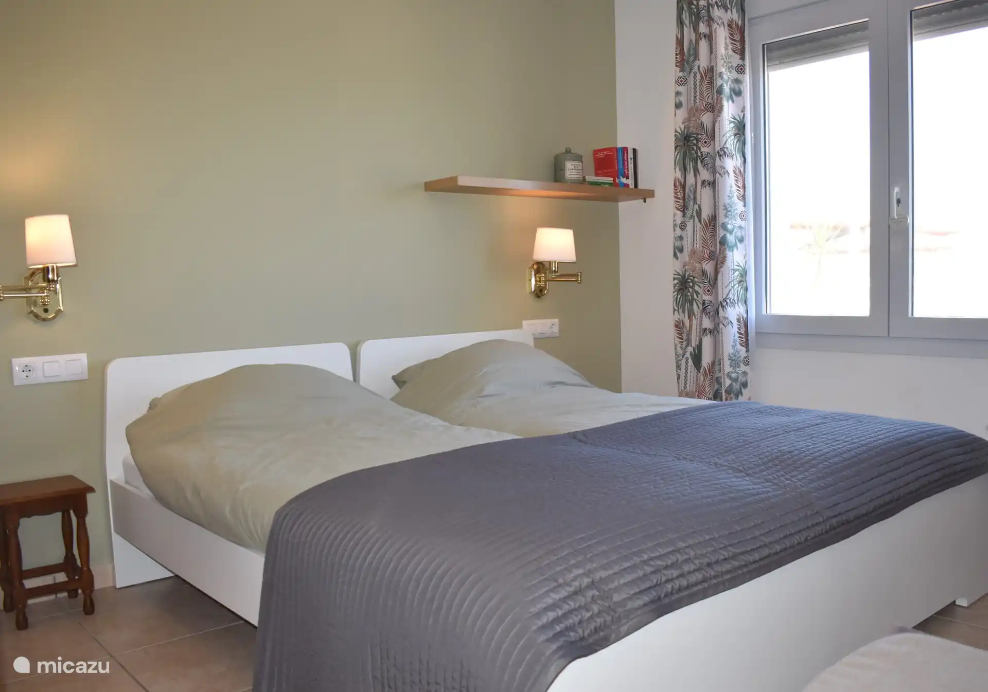 Schlafzimmer mit Doppelbett 