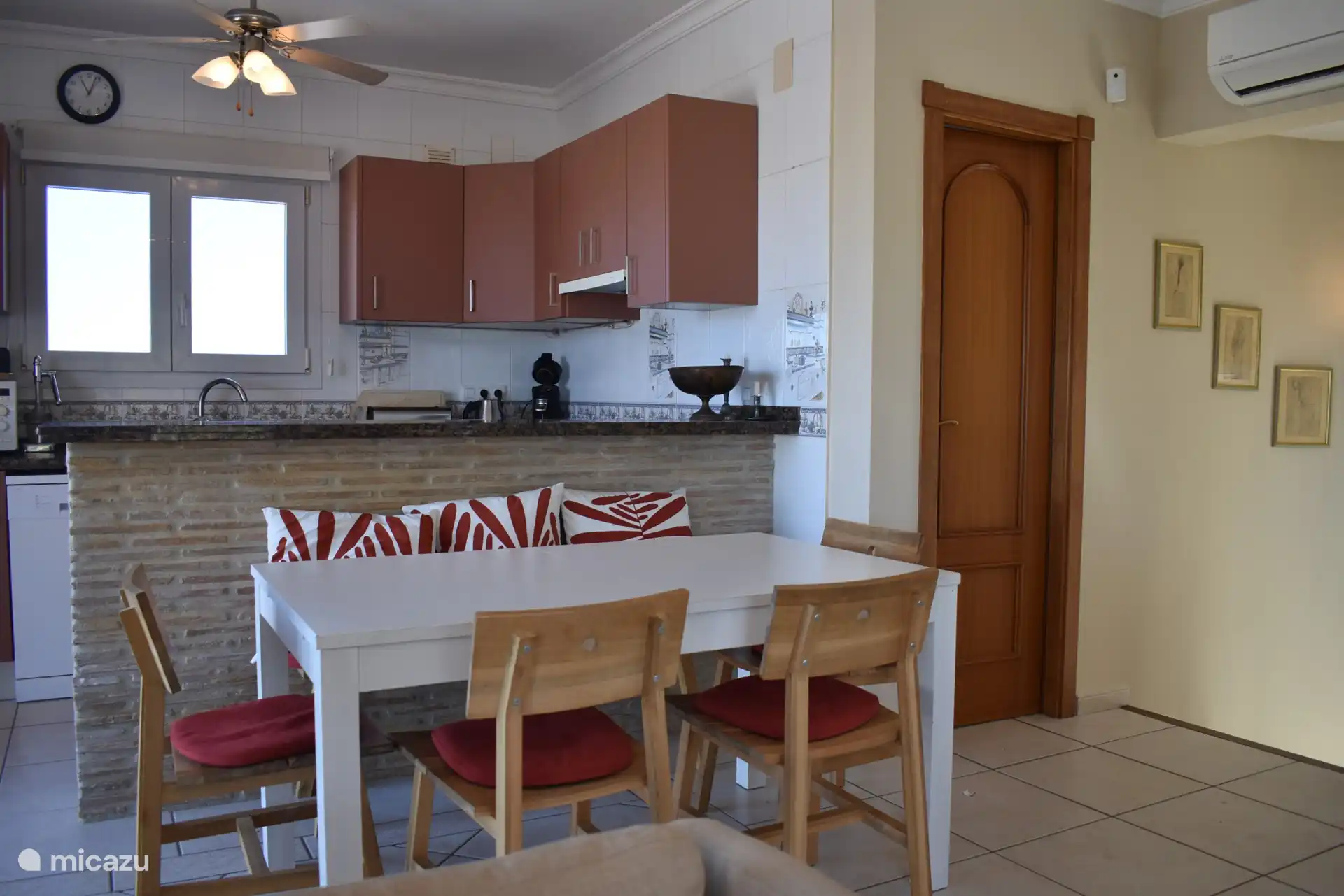 Küche mit Essbereich