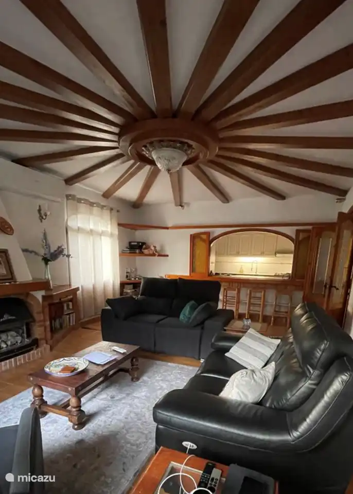 Wohnzimmer mit Blick auf die Küche