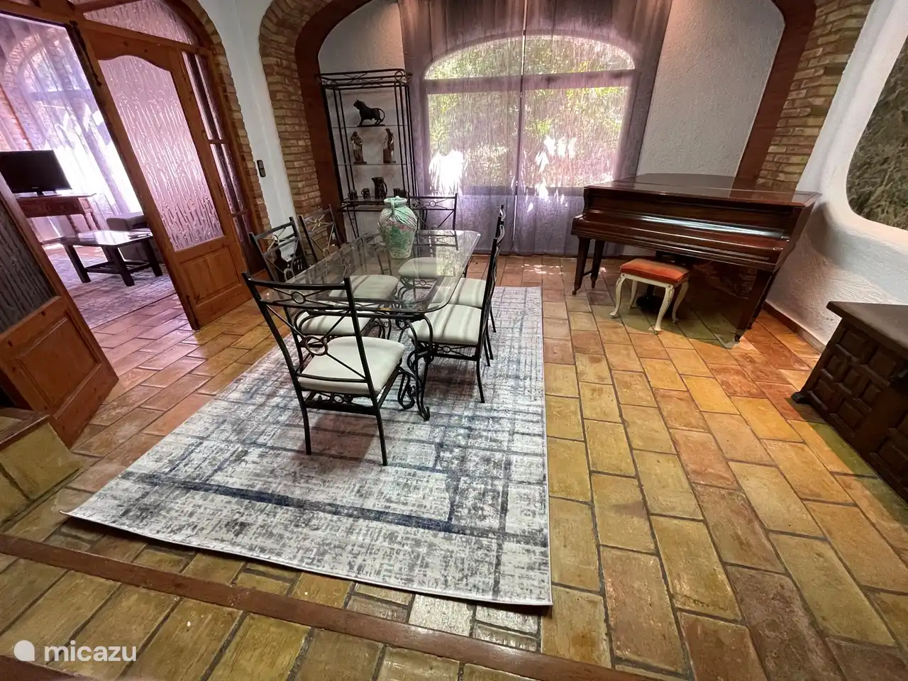 Esszimmer mit Flügel