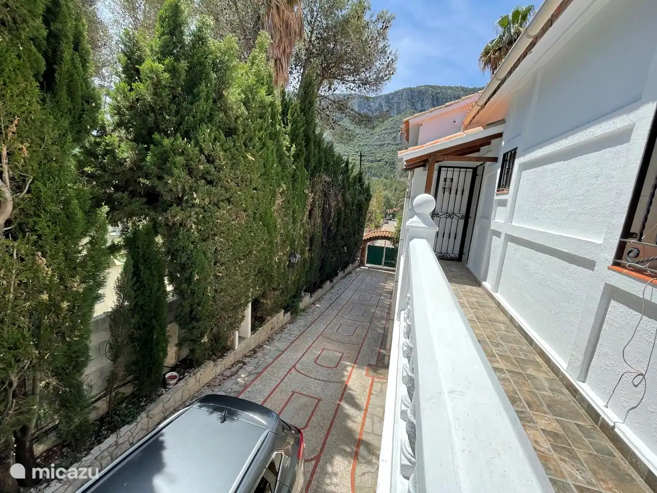 Privater Parkplatz für 4 Autos