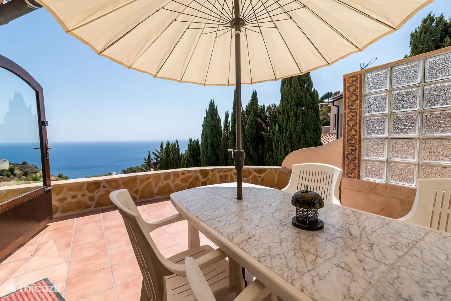 Breakfast with a sea view