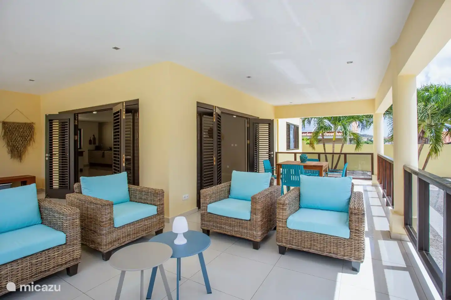 Decoración elegante en colores caribeños.