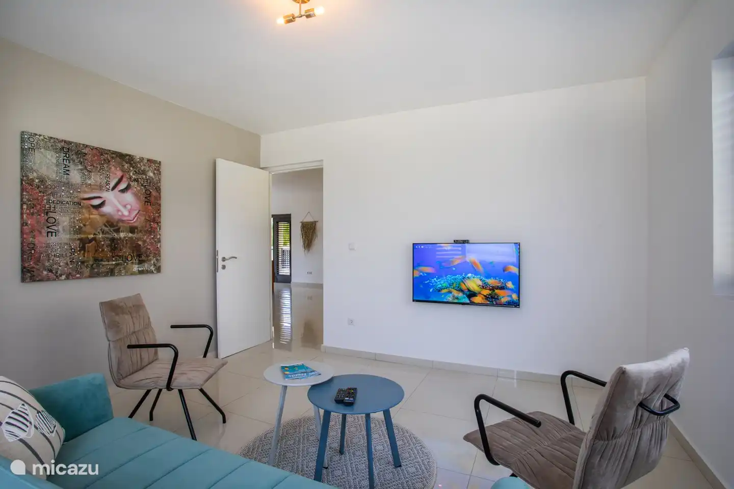 Manténgase informado a través de muchos canales de televisión internacionales.