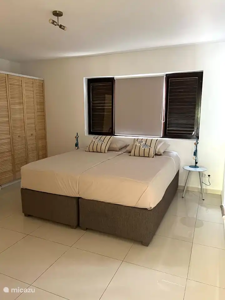 Dormitorio 1 con armario empotrado.