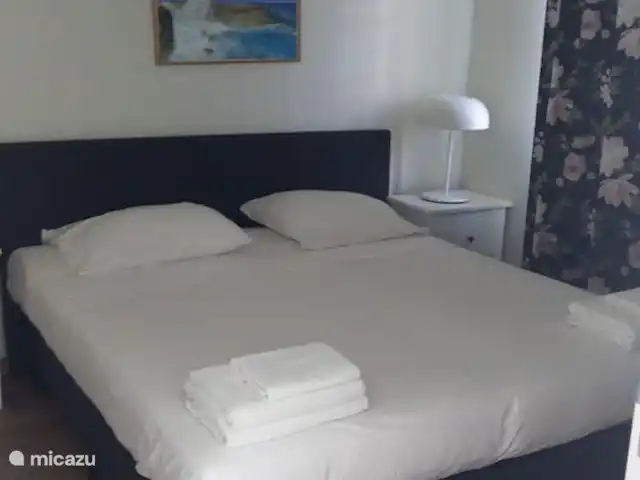 Location de Vacances Curaçao, Curaçao-Centre, Blue Bay, appartement - Casa Rosa Curaçao La chambre principale avec grand sommier pour 2 personnes et climatisation