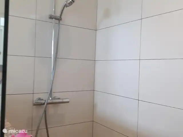 Location de Vacances Curaçao, Curaçao-Centre, Blue Bay, appartement - Casa Rosa Curaçao douche pluie et douchette