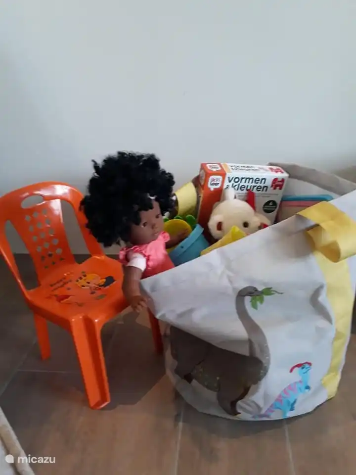 Kinderspielzeug und Spiele auf Anfrage erhältlich