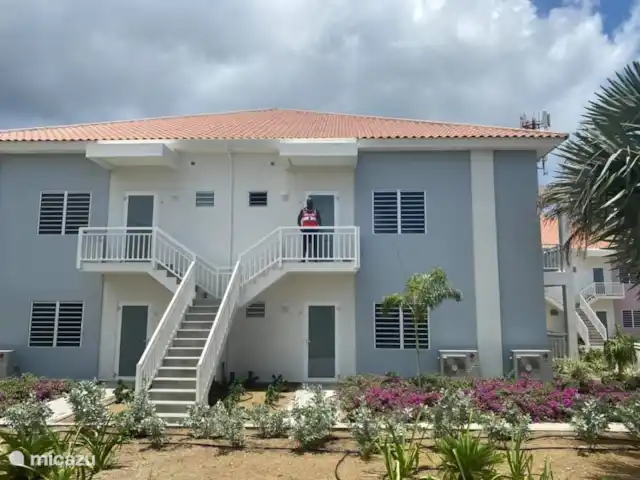 Location de Vacances Curaçao, Curaçao-Centre, Blue Bay, appartement - Casa Rosa Curaçao Junny devant la Casa Rosa