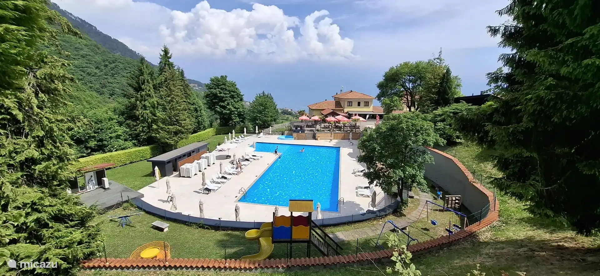 Gemeinschaftsschwimmbad beheizt