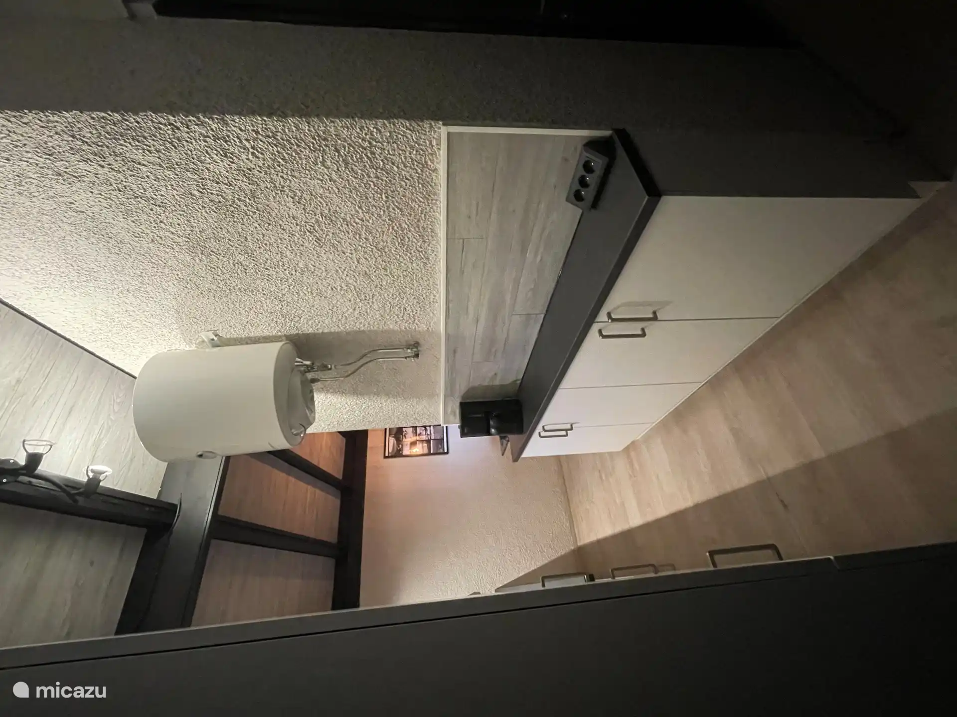 Caldera con armarios de cocina 