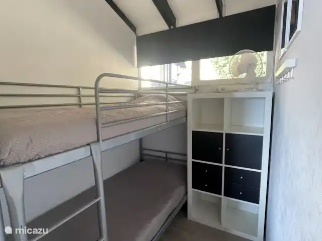 Casa Lago di Garda  | Italie, Lac de Garde, Tignale - bungalow chambre 2 ;
 Lit superposé avec matelas 90x200.      
 Couette 2 x 1 pers 
 2 oreillers