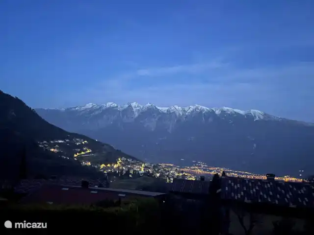 Casa Lago di Garda  | Italie, Lac de Garde, Tignale - bungalow vue au crépuscule en février depuis le bungalow