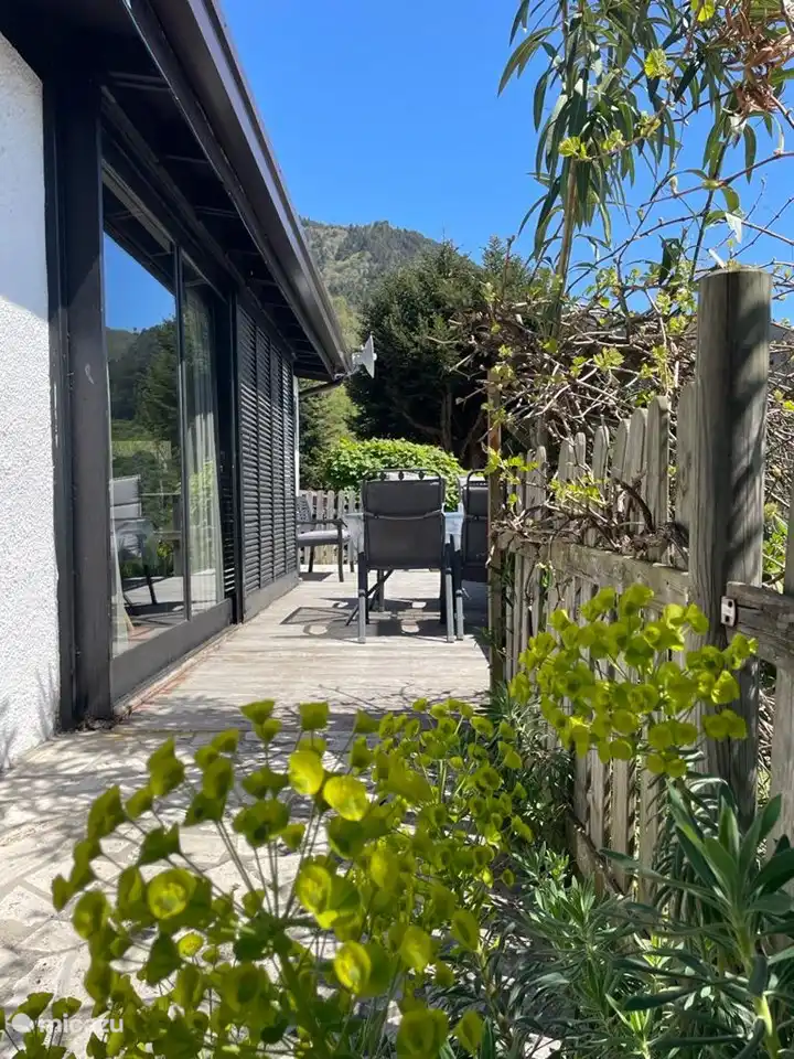 terraza con vistas al Monte Baldo y al lago de Garda
