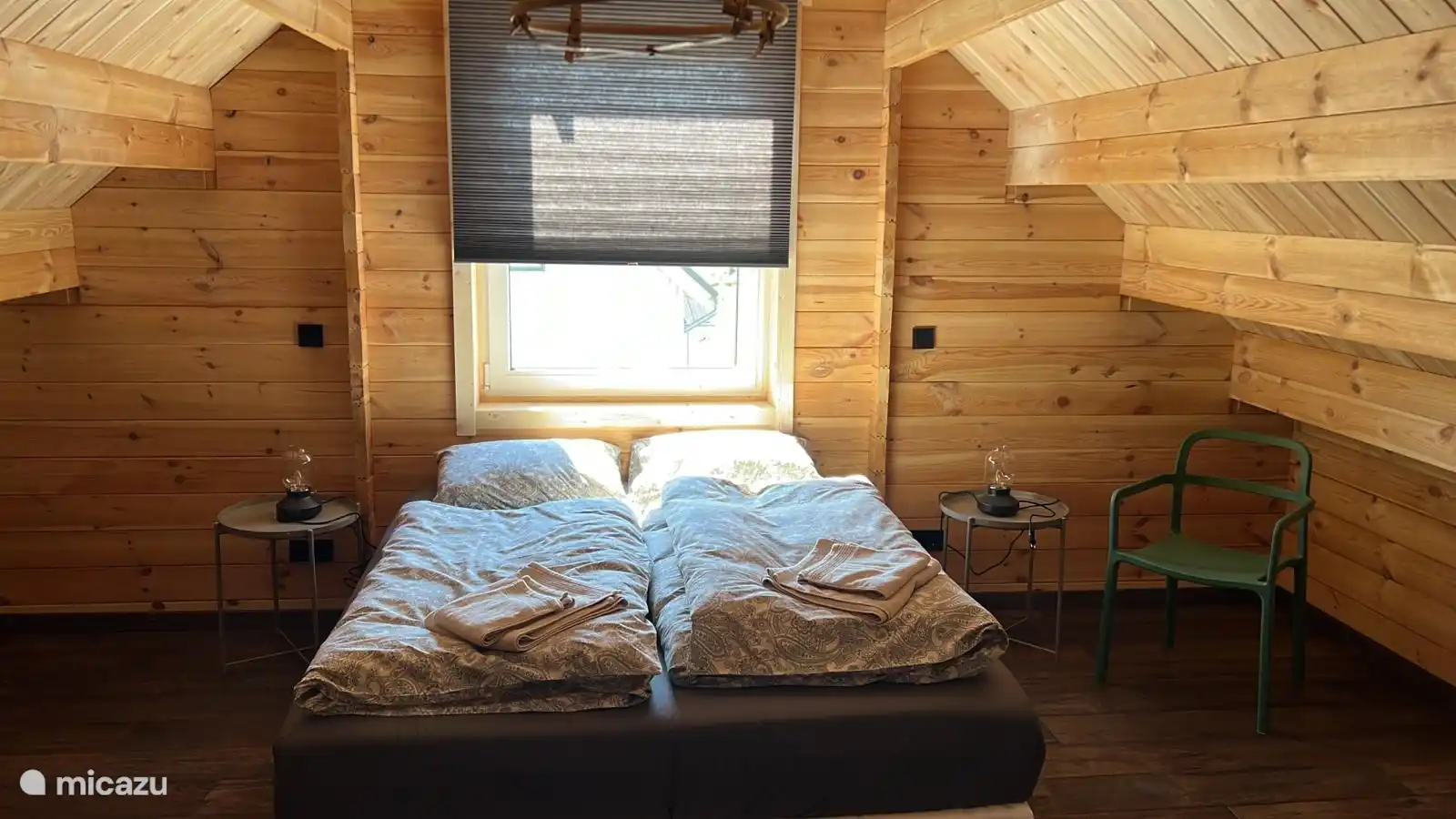 Blaues Haus mit Schlafzimmer in Wagenhausen, Eifel, Deutschland