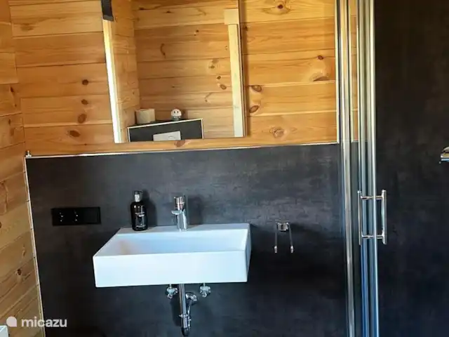 Casa de vacaciones Eifel cerca de Cochem en Alemania, Eifel, Wagenhausen - cabaña de madera Baño casa azul en Wagenhausen, Eifel, Alemania