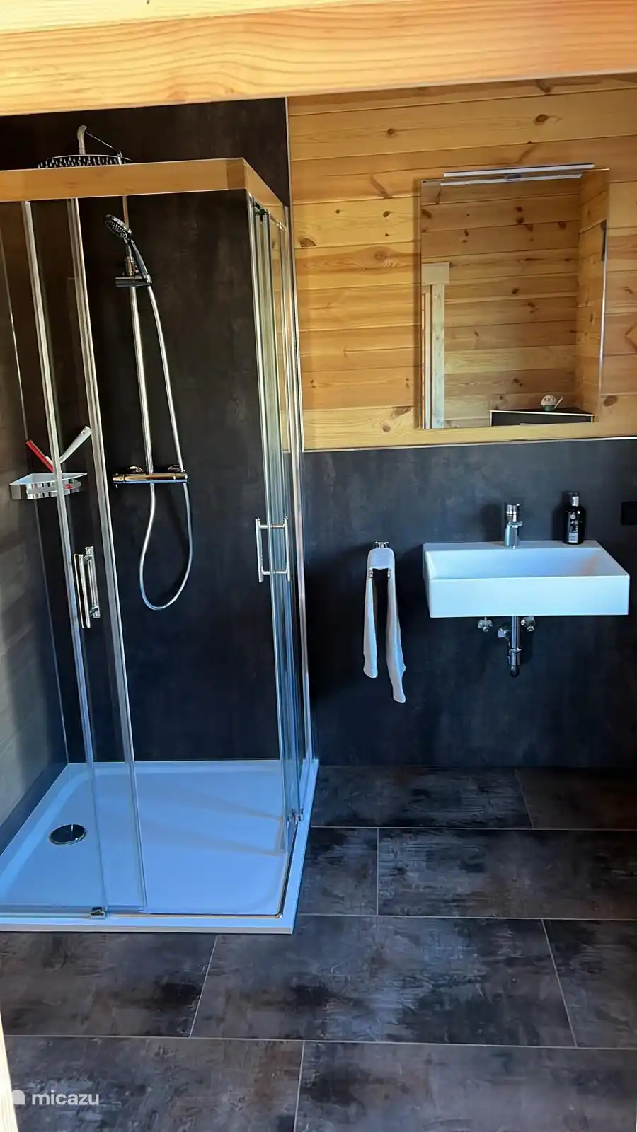 Badezimmer blaues Haus in Wagenhausen, Eifel, Deutschland