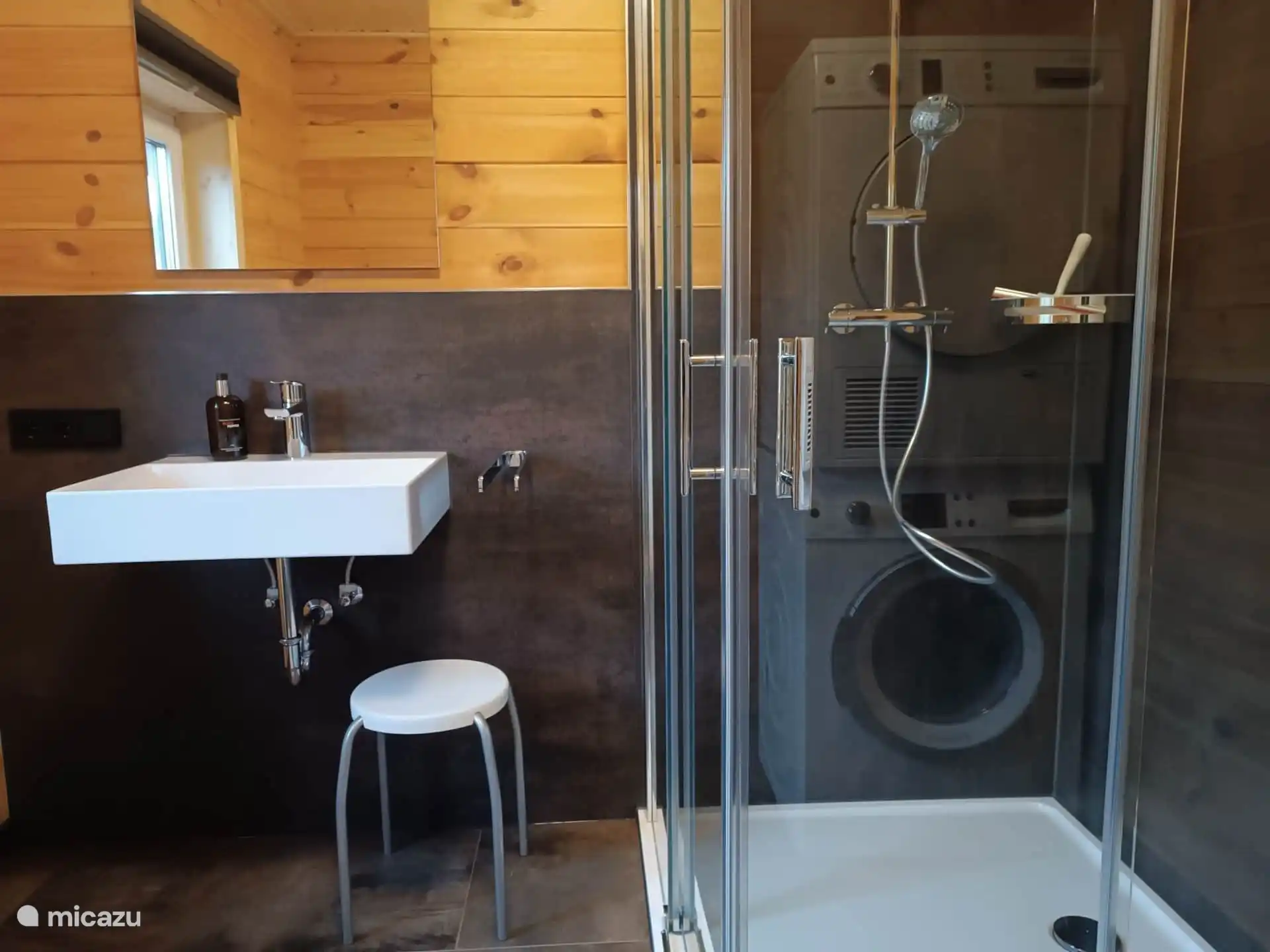 Badezimmer blaues Haus in Wagenhausen, Eifel, Deutschland